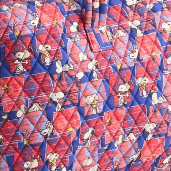 💐 Peanuts Outlet Large Travel Duffel in Snoopy’s House - Picture 4 of 4